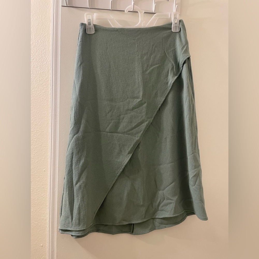 June & Hudson Small Women's Sage Green Skirt